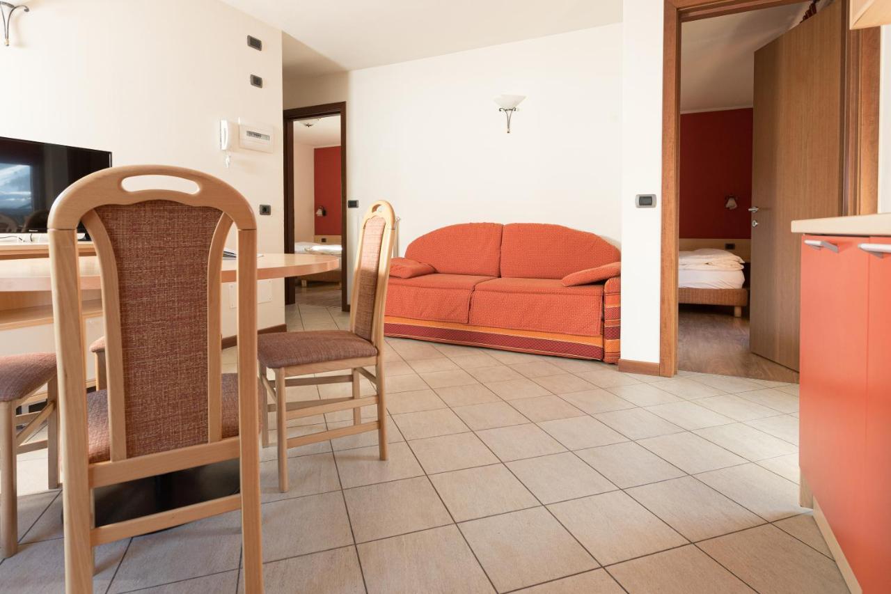Chalet Kiara - Appartamenti Abar Livigno Exterior photo